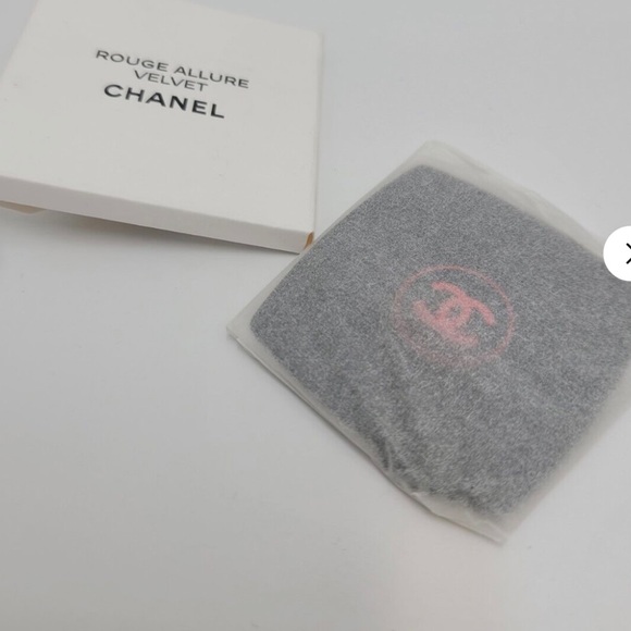 CHANEL ROUGE ALLURE MINI MIRROR 1.6inch×1.6inch NEW WITH BOX RARE - Picture 2 of 5